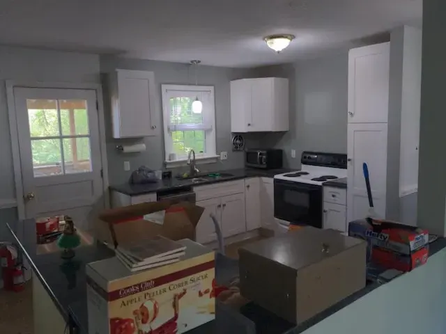 7517 Hawthorne Ave &ndash; before